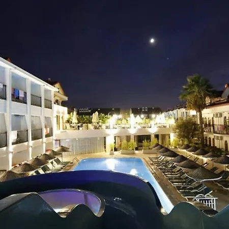 Apartahotel Golden Life *